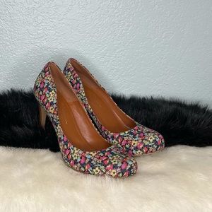 Jessica Simpson flower high heels / size 8 1/2